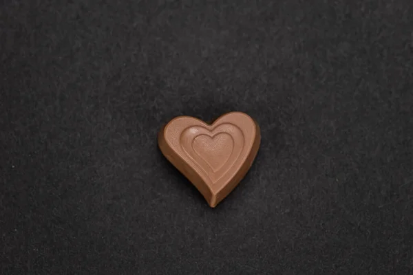 Čokoládové Srdce Valentýna Černém Pozadí Detailní — Stock fotografie
