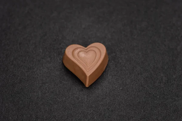 Čokoládové Srdce Valentýna Černém Pozadí Detailní — Stock fotografie