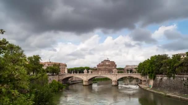 Orta Çağ Angelo Şatosu Tiber Nehri Üzerindeki Vittorio Emanuele Köprüsü — Stok video