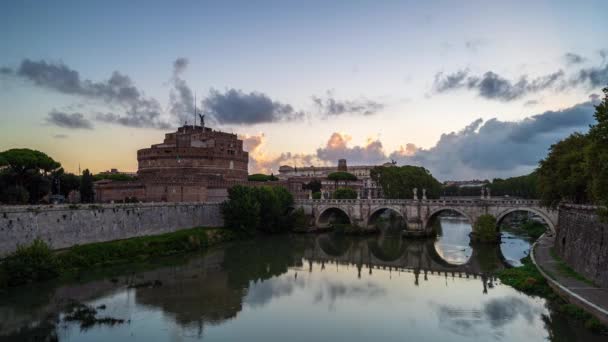 Ortaçağ Angelo Şatosu Tiber Nehri Üzerindeki Vittorio Emanuele Köprüsü Nün — Stok video