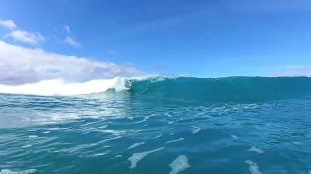 Surfista equitação azul oceano onda Watershot — Vídeo de Stock