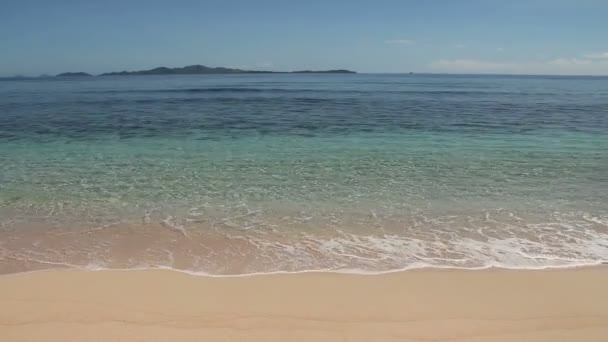 Petite Vague Sur La Plage De Sable Fin