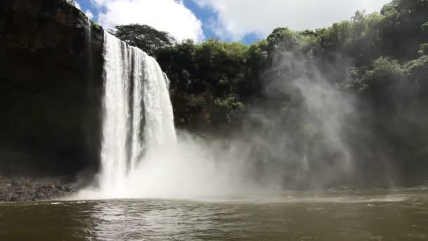 Hermosa cascada — Vídeos de Stock