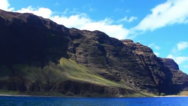 Na pali kusten kauai, hawaii från båt — Stockvideo