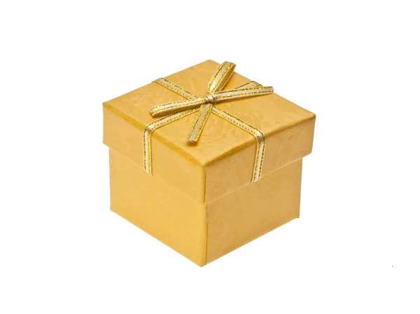 Keltainen lahjapakkaus nauhalla — kuvapankkivalokuva