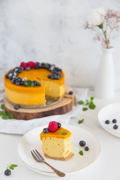 Tofu Végétalien Gâteau Fromage Noix Cajou Avec Mousse Mangue Concept — Photo