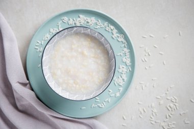 Congee, birçok Asya ülkesinde popüler olan pirinç lapası ya da lapa türüdür. Boşluğu kopyala.