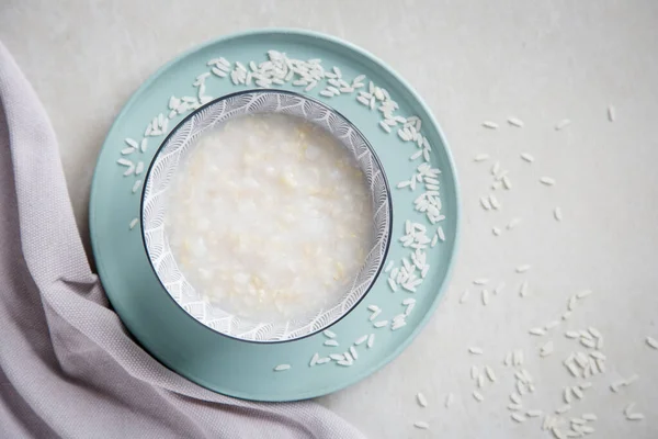 Congee, birçok Asya ülkesinde popüler olan pirinç lapası ya da lapa türüdür. Boşluğu kopyala.
