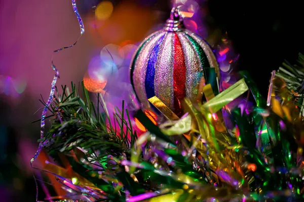 Christmas colored ball on a festive tree. Bokeh. Dark blurred background. Shallow depth of field. Macro. Soft focus — Stock Photo, Image