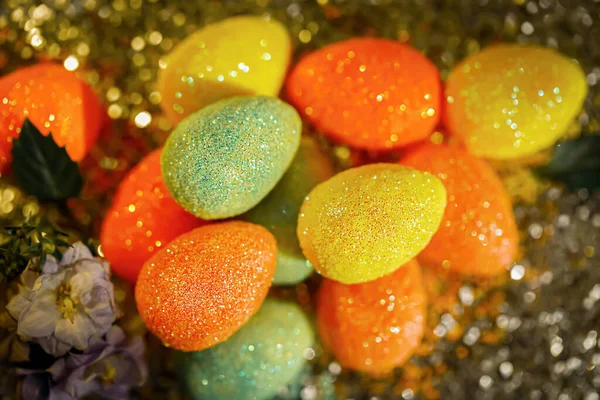 Top view of blurred dark background with Easter eggs and bokeh on a shiny surface.The artistic intend and the filters. Film style — Stock Photo, Image