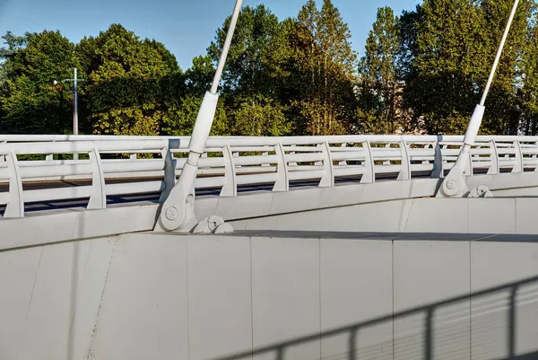 Detail der Haken der Streben einer Hängebrücke — Stockfoto