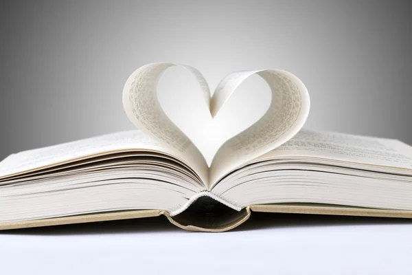 Heart from book pages — Stock Photo, Image