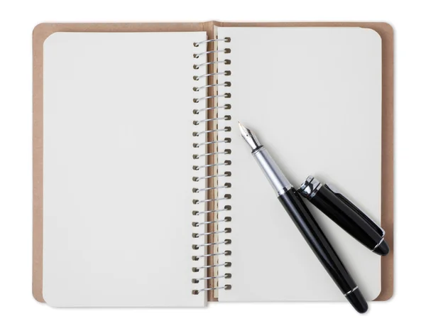 Ноутбук и перьевая ручка — стоковое фото