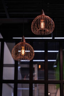 Edison modern tavan lambası ampulleri bakır çelik çerçeve şekilli parlak ampuller bina dekorasyonu için iç mekan. Modern ev çağdaş kavramını kabul et.