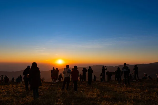 Beautiful Scene People Watching Morning Sunrise Phu Lom Mountains Travel — Stockfoto