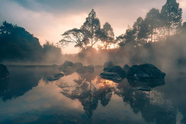 Piękny Wschód Słońca Chae Son Hot Springs Nad Skalistym Terenie — Zdjęcie stockowe