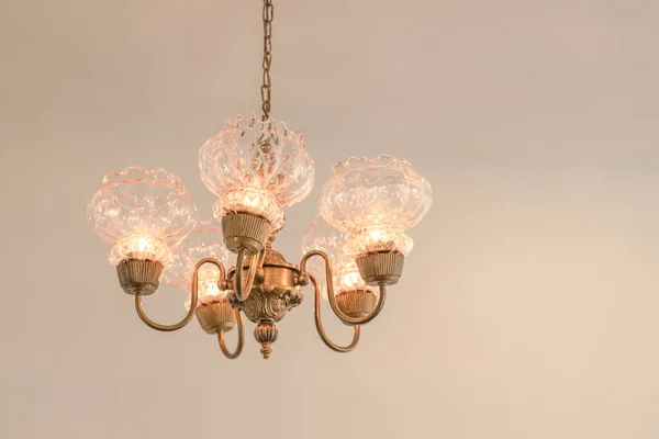 Prachtige Retro Messing Kroonluchter Plafondlamp Decoratie Voor Thuis Woon Wandachtergrond — Stockfoto