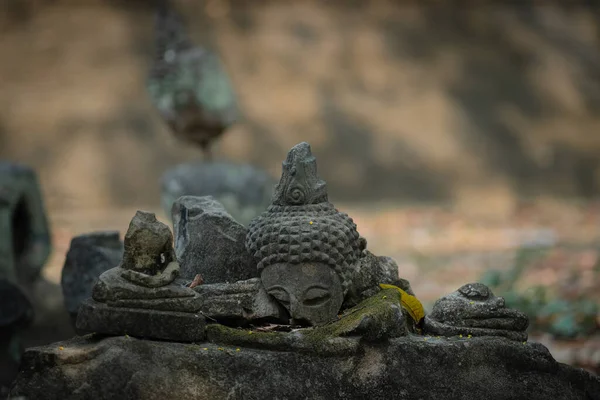 Ancient Old Ruin Head Buddha Statue Carved Sandstone Destroyed Abandoned — Stock Photo, Image