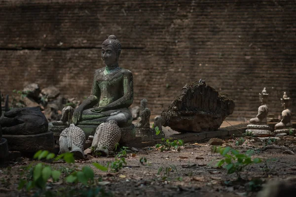 Antigua Ruina Estatua Buda Tallada Piedra Arenisca Fue Destruida Abandonada — Foto de Stock