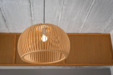 Modern ahşap tavan lambası daire şeklinde ampuller ofis binası ya da ev ve canlı dekorasyon için. Konsept kontrplak mobilya modern.
