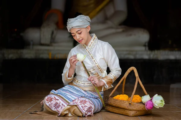 Beautiful Asian Women Dressed Traditional Costumes Visit Wat Palad Wat — Stock Photo, Image