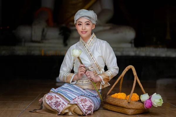 Beautiful Asian Women Dressed Traditional Costumes Visit Wat Palad Wat — Stock Photo, Image