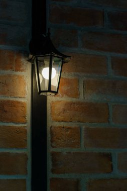 Güzel, klasik duvar lambası ampulleri duvarda yazı için yeri olan klasik retro tarzı dekorasyon. Antika ofis inşa konsepti için çağdaş iç mimari.