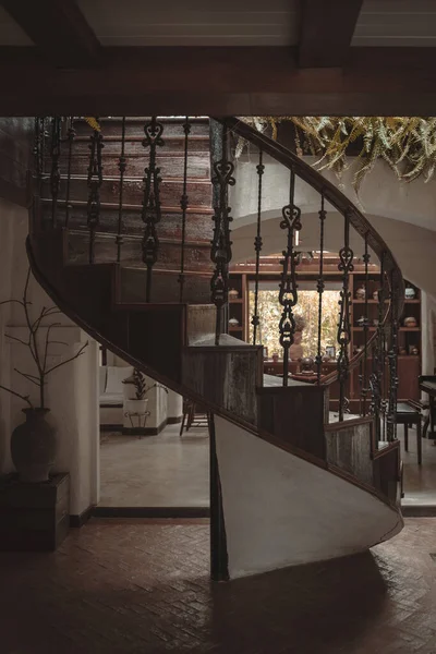 Arquitetura Escada Espiral Madeira Vintage Constrói Design Aproveita Máximo Espaços — Fotografia de Stock