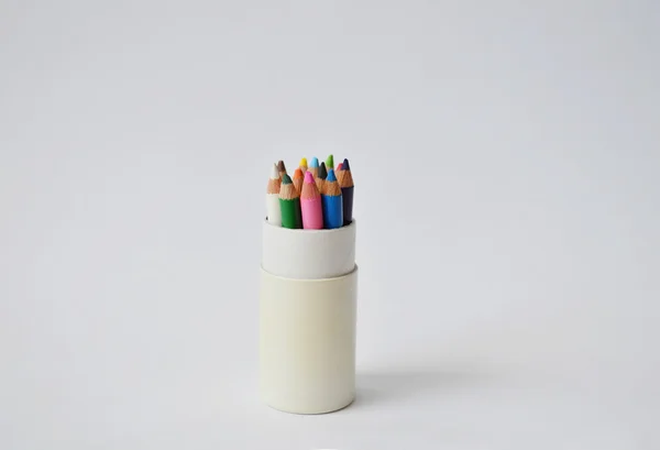 Un ensemble de petits crayons de couleur Image En Vente