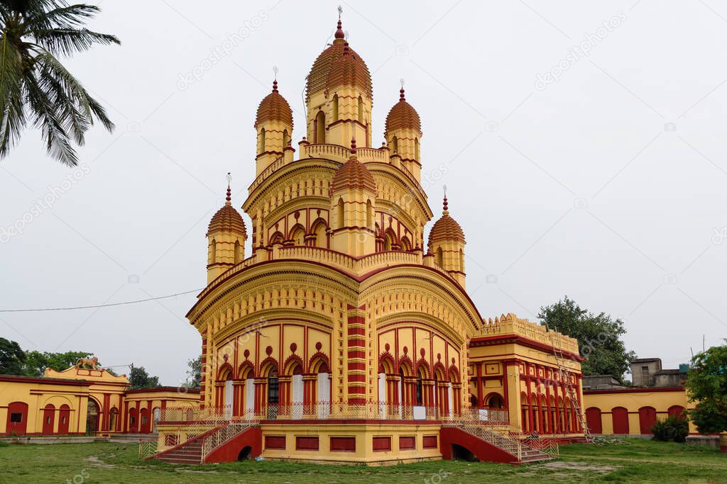 Picture of Annapurna Temple, a heritage Hindu temple situated on the bank of the Ganga at Rani Rasmani ghat in Greater Kolkata. The temple is a replica of the Bhavatarini temple at Dakshineswar