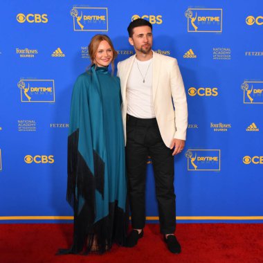 24 Haziran 2022. Marci Miller ve Billy Flynn 2022 Daytime Emmy Ödülleri 'ne katılıyorlar. Fotoğraf: Michael Mattes / Michael Mattes.
