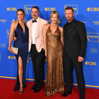 24 Haziran 2022. Arianne Zucker, Stacy Haiduk, Eric Martsolf ve Ron Carlivati 2022 Daytime Emmy Ödülleri 'ne katılmışlardır. Fotoğraf: Michael Mattes / Michael Mattes.