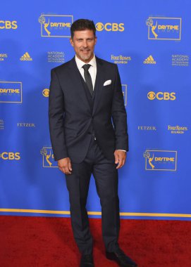 24 Haziran 2022. Greg Vaughan 2022 Gündüz Emmy Ödülleri 'ne katılıyor. Fotoğraf: Michael Mattes / Michael Mattes.