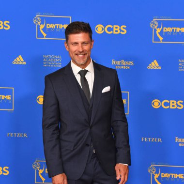 24 Haziran 2022. Greg Vaughan 2022 Gündüz Emmy Ödülleri 'ne katılıyor. Fotoğraf: Michael Mattes / Michael Mattes.