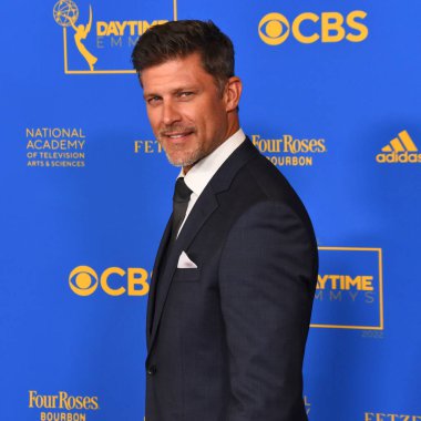 24 Haziran 2022. Greg Vaughan 2022 Gündüz Emmy Ödülleri 'ne katılıyor. Fotoğraf: Michael Mattes / Michael Mattes.