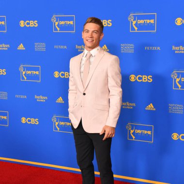 24 Haziran 2022. Lucas Adams 2022 Daytime Emmy Ödülleri 'ne katılıyor. Fotoğraf: Michael Mattes / Michael Mattes.