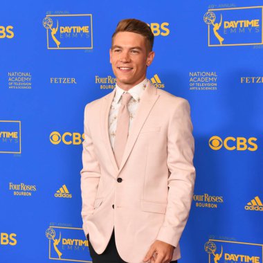 24 Haziran 2022. Lucas Adams 2022 Daytime Emmy Ödülleri 'ne katılıyor. Fotoğraf: Michael Mattes / Michael Mattes.