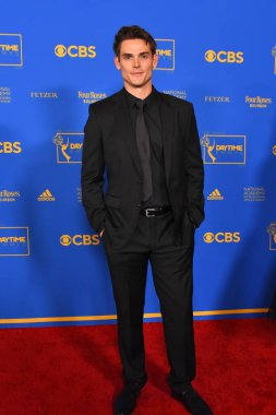 24 Haziran 2022. Mark Grossman 2022 Daytime Emmy Ödülleri 'ne katılıyor. Fotoğraf: Michael Mattes / Michael Mattes.