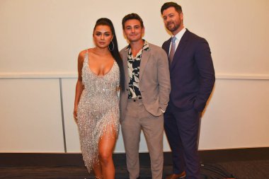 24 Haziran 2022. Victoria Konefal, Carson Boatman ve Dan Feuerriegel 2022 Daytime Emmy Ödülleri 'ne katılmışlardır. Fotoğraf: Michael Mattes / Michael Mattes.