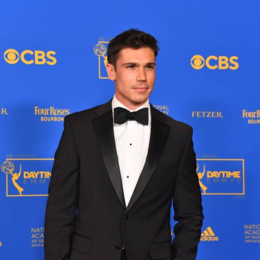 24 Haziran 2022. Tanner Novlan 2022 Daytime Emmy Ödülleri 'ne katılıyor. Fotoğraf: Michael Mattes / Michael Mattes.
