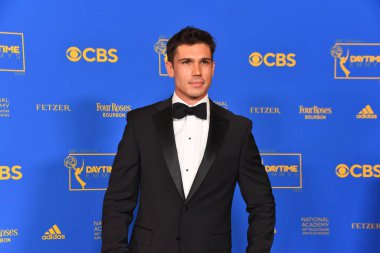 24 Haziran 2022. Tanner Novlan 2022 Daytime Emmy Ödülleri 'ne katılıyor. Fotoğraf: Michael Mattes / Michael Mattes.
