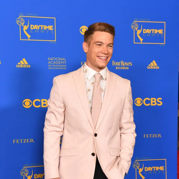 24 Haziran 2022. Lucas Adams 2022 Daytime Emmy Ödülleri 'ne katılıyor. Fotoğraf: Michael Mattes / Michael Mattes.