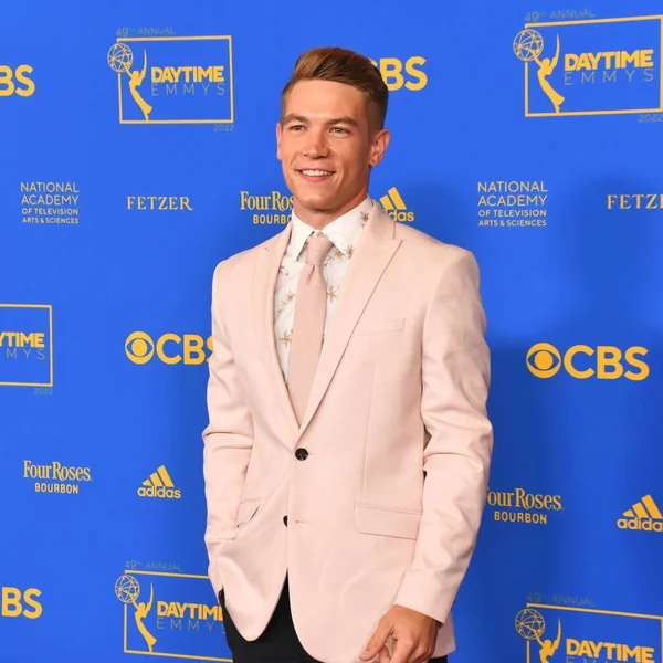 24 Haziran 2022. Lucas Adams 2022 Daytime Emmy Ödülleri 'ne katılıyor. Fotoğraf: Michael Mattes / Michael Mattes.