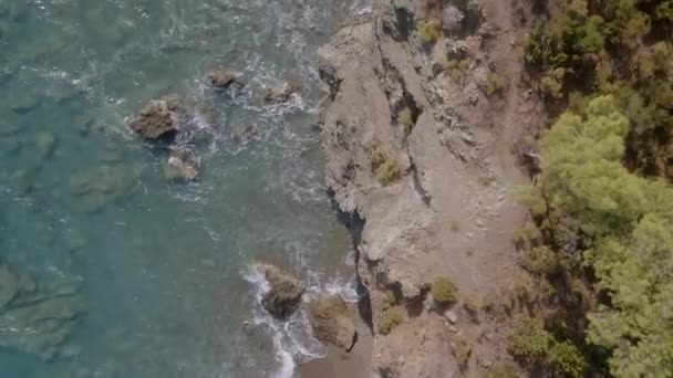 Vista Aérea Superior Filmagem Por Drone Ondas Azuis Oceano Quebrar — Vídeo de Stock