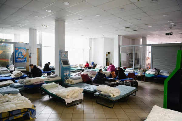 Dnipro Ukraine Avril 2022 Lits Réfugiés Dans Centre Commercial Dnipro — Photo