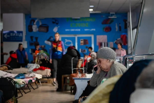 Dnipro Ukraine April 2022 Sad Elderly Woman Sitting Cot Refugee — Stock Photo, Image