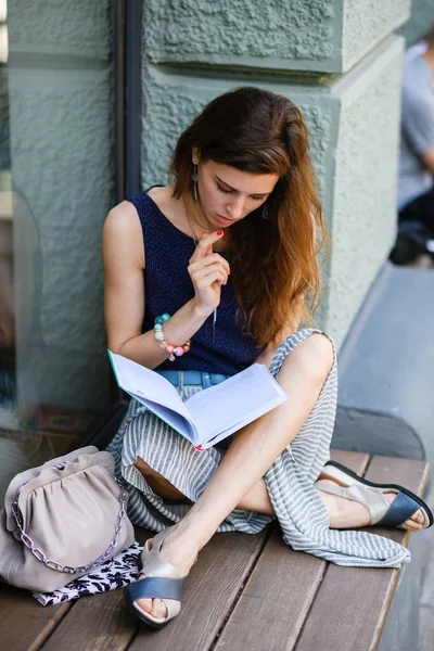 Young Attractive Woman Reading Book While Sitting Windowsill Outdoors — Stockfoto