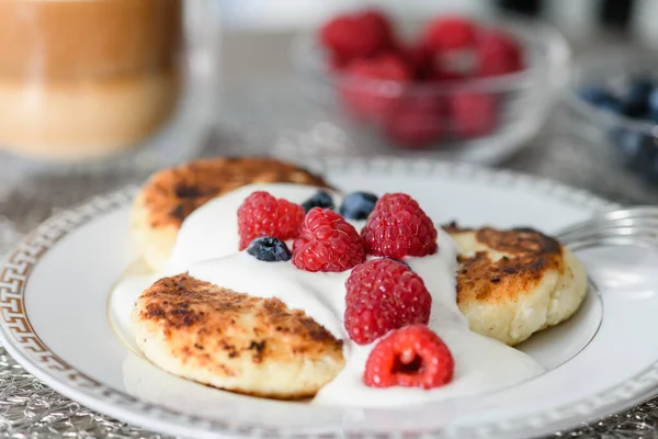 Cottage Cheese Pancakes Breakfast Blueberries Raspberries Sour Cream Close — Photo