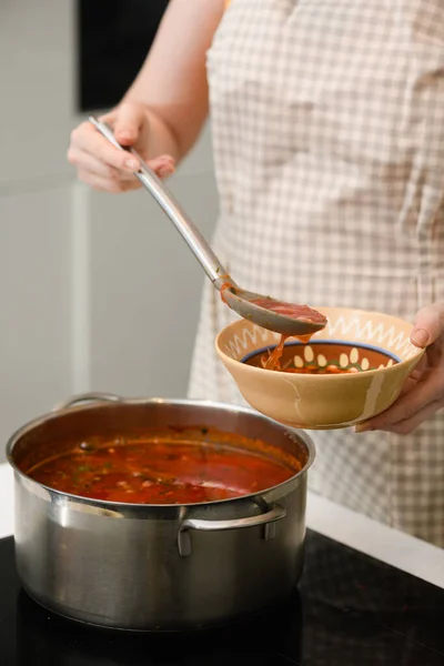 Woman Pours Freshly Prepared Ukrainian Borscht Traditional Earthenware Bowl — Stockfoto