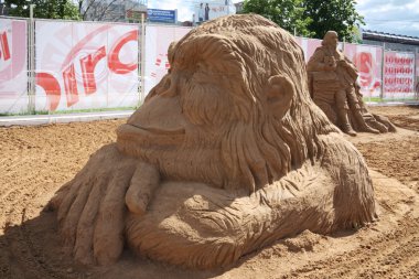 perma - 10 Haziran: kum heykel maymun festival beyaz geceleri üzerinde